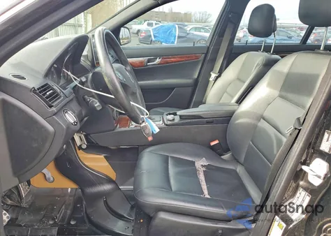 2009 Mercedes-Benz C 300 из США, поврежденный, VIN WDDGF54XX9R072226